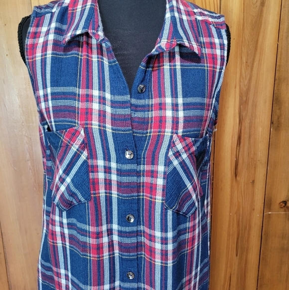 Tommy Hilfiger Sleeveless Plaid Button-Up Shirt - Picture 4 of 16